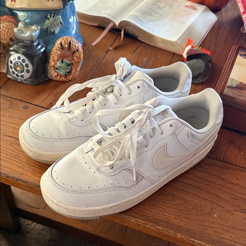 Women’s Nike Gamma Force Sneakers Size 10